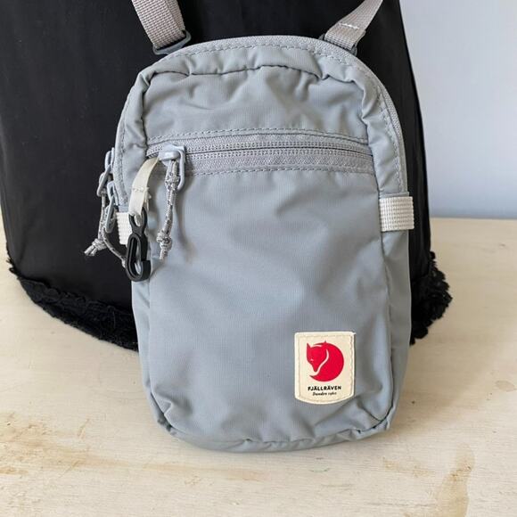 Fjallraven Unisex High Coast Pocket Crossbody Bag Gray Hiking Waterproof Durable - Picture 3 of 15
